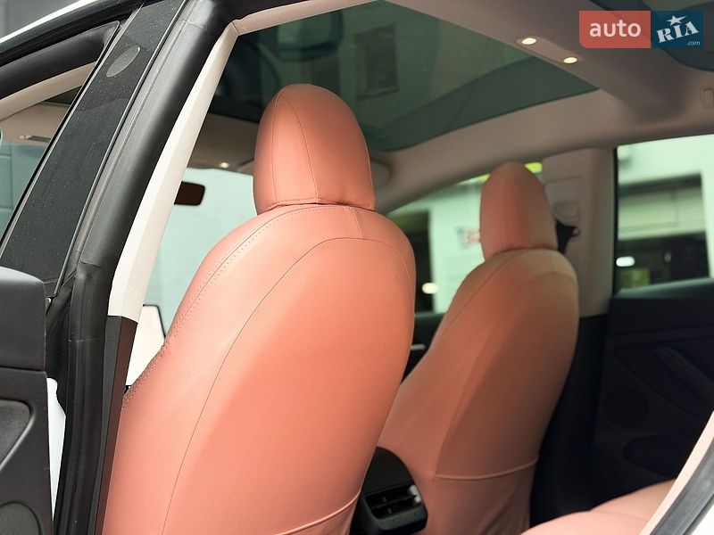 Седан Tesla Model 3 2021 в Киеве