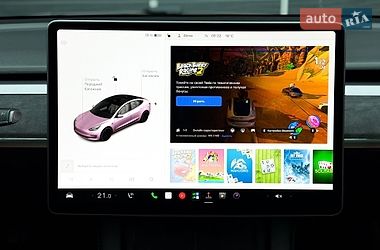 Седан Tesla Model 3 2021 в Киеве