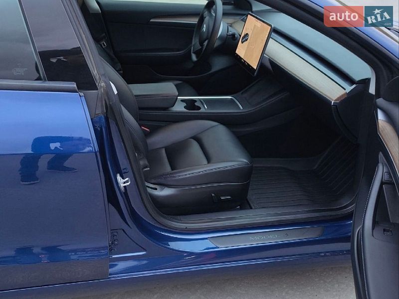 Седан Tesla Model 3 2021 в Ужгороді