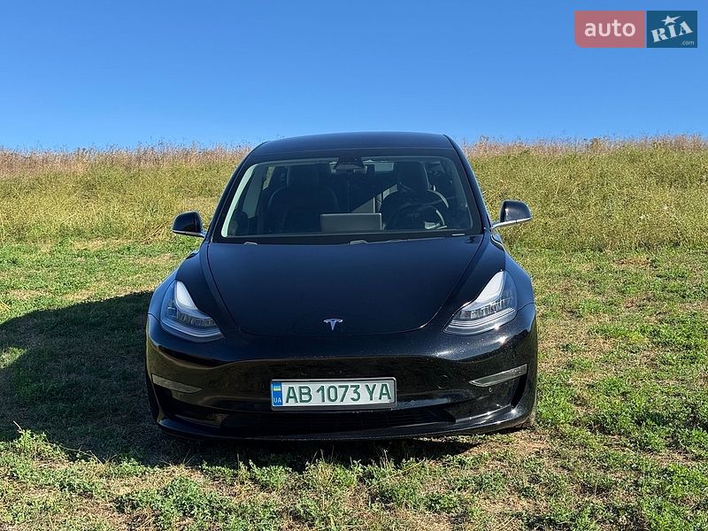 Седан Tesla Model 3 2020 в Виннице