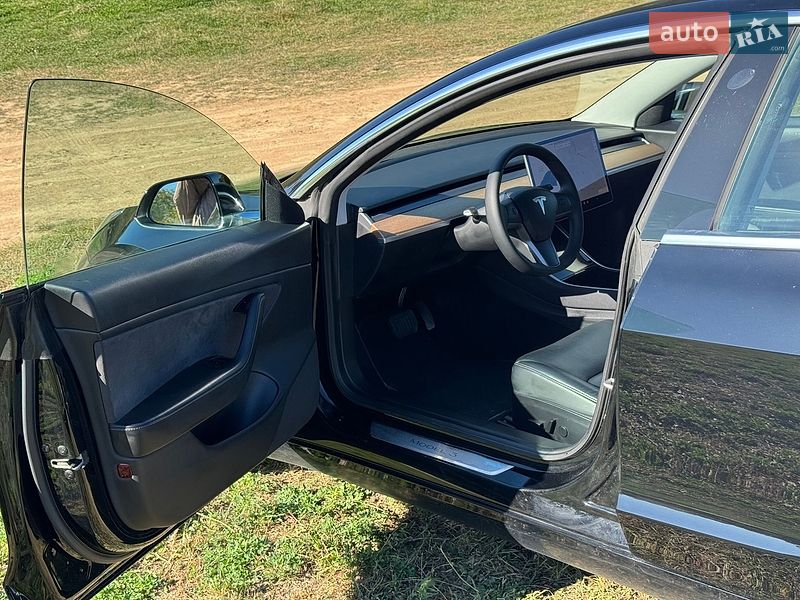 Седан Tesla Model 3 2020 в Виннице