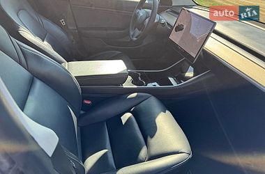 Седан Tesla Model 3 2020 в Виннице