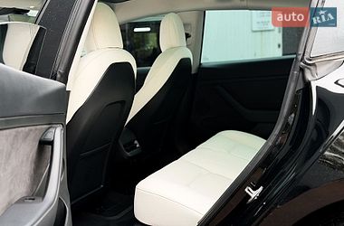 Седан Tesla Model 3 2022 в Києві