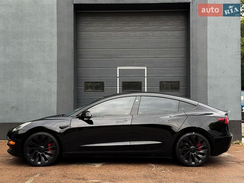 Седан Tesla Model 3 2022 в Києві