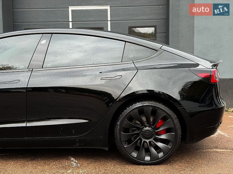 Седан Tesla Model 3 2022 в Києві