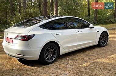 Седан Tesla Model 3 2022 в Новояворовске