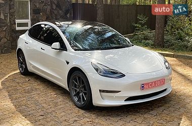 Седан Tesla Model 3 2022 в Новояворовске