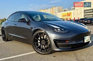 Седан Tesla Model 3 2022 в Киеве