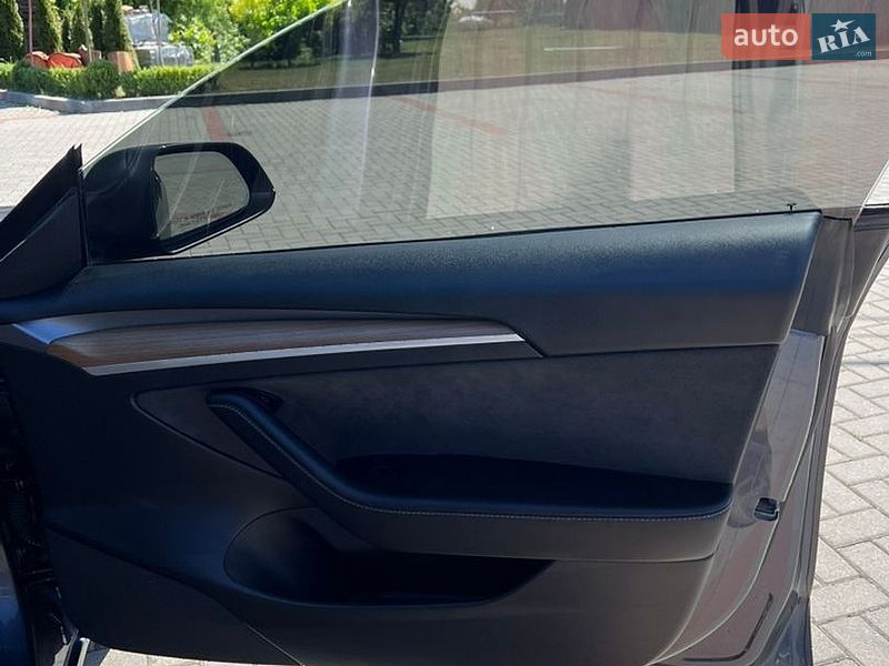 Седан Tesla Model 3 2023 в Золочеві
