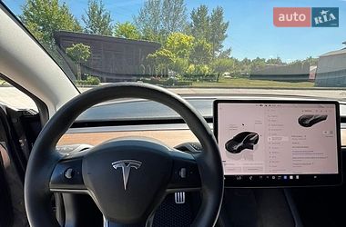 Седан Tesla Model 3 2023 в Золочеві