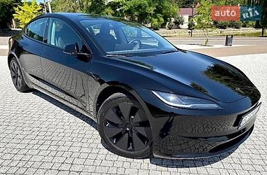 Седан Tesla Model 3 2024 в Львові
