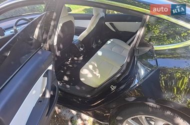 Седан Tesla Model 3 2019 в Львові