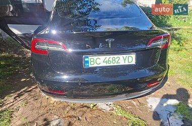 Седан Tesla Model 3 2019 в Львові