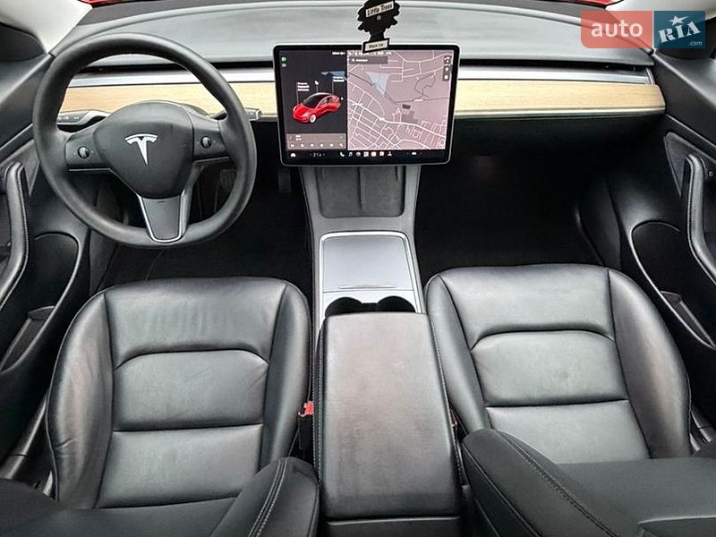 Седан Tesla Model 3 2021 в Львові