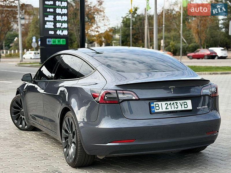 Седан Tesla Model 3 2022 в Кривому Розі