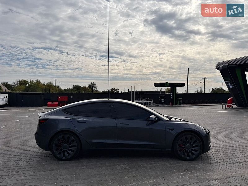 Седан Tesla Model 3 2022 в Кривому Розі