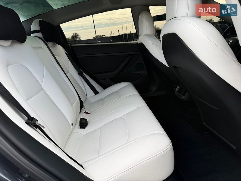 Седан Tesla Model 3 2022 в Кривому Розі