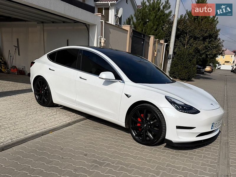 Седан Tesla Model 3 2019 в Одесі