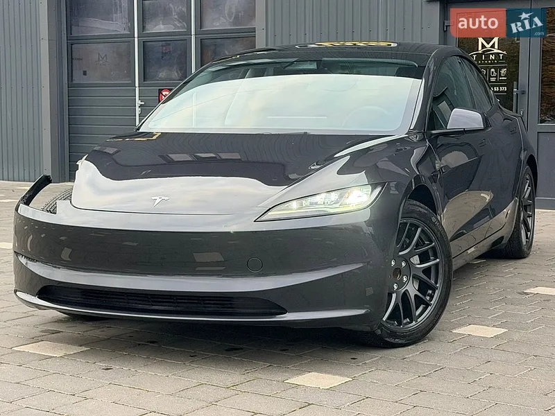 Tesla Model 3 2024