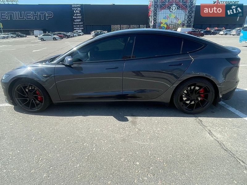 Седан Tesla Model 3 2024 в Києві