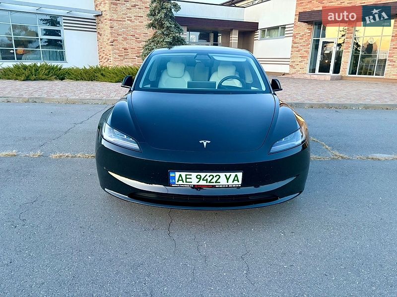 Tesla Model 3 2024