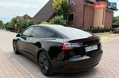 Седан Tesla Model 3 2021 в Чернівцях