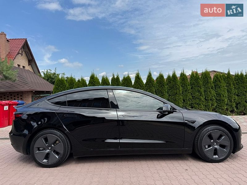 Седан Tesla Model 3 2021 в Чернівцях