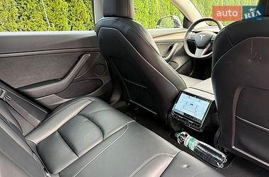Седан Tesla Model 3 2021 в Чернівцях