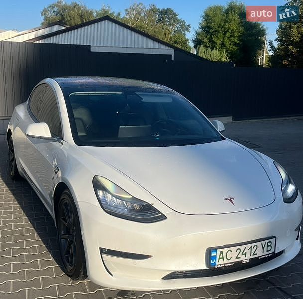 Седан Tesla Model 3 2018 в Луцьку