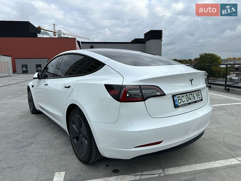 Седан Tesla Model 3 2022 в Львове