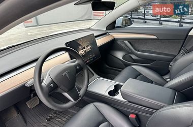 Седан Tesla Model 3 2022 в Львове