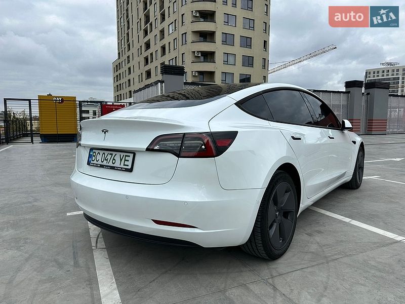 Седан Tesla Model 3 2022 в Львове