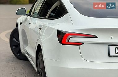 Седан Tesla Model 3 2025 в Стрию
