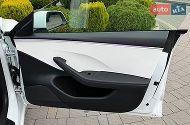 Седан Tesla Model 3 2025 в Стрию