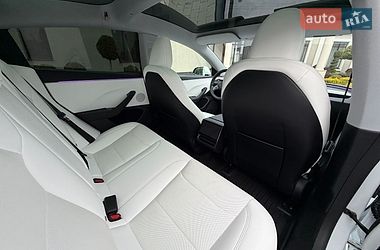 Седан Tesla Model 3 2025 в Стрию