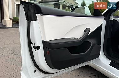Седан Tesla Model 3 2025 в Стрию