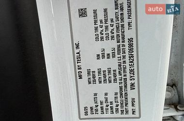 Седан Tesla Model 3 2025 в Стрию