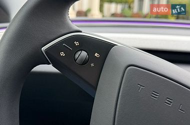 Седан Tesla Model 3 2025 в Стрию