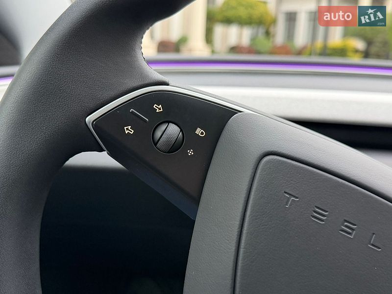 Седан Tesla Model 3 2025 в Стрию