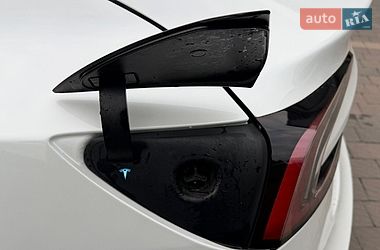Седан Tesla Model 3 2025 в Стрию
