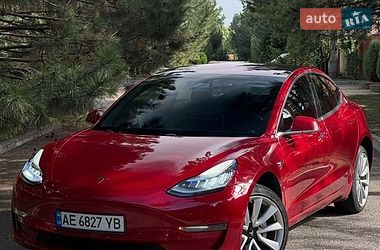Седан Tesla Model 3 2018 в Львове