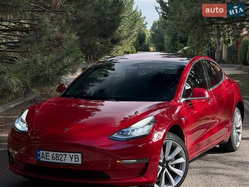 Седан Tesla Model 3 2018 в Львове