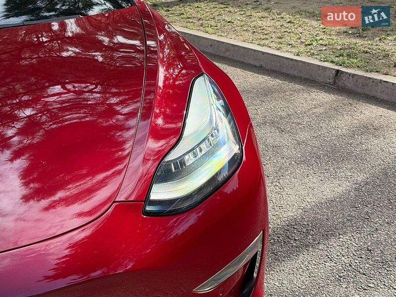 Седан Tesla Model 3 2018 в Львове