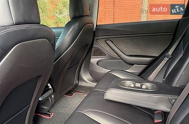 Седан Tesla Model 3 2018 в Львове