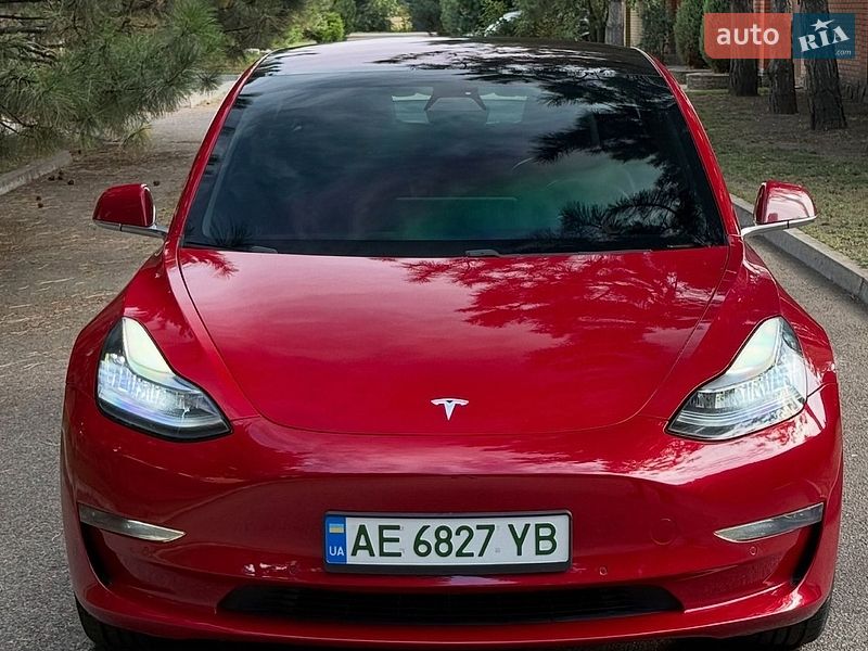 Седан Tesla Model 3 2018 в Львове
