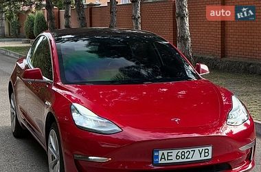 Седан Tesla Model 3 2018 в Львове