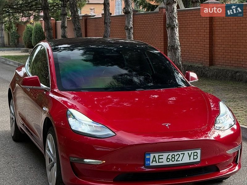 Седан Tesla Model 3 2018 в Львове