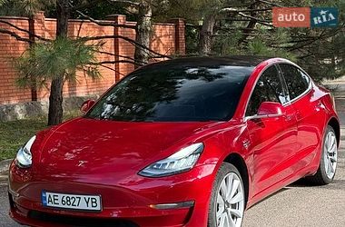Седан Tesla Model 3 2018 в Львове