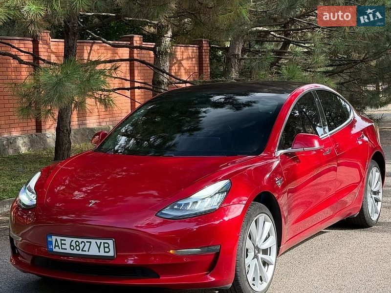 Седан Tesla Model 3 2018 в Львове