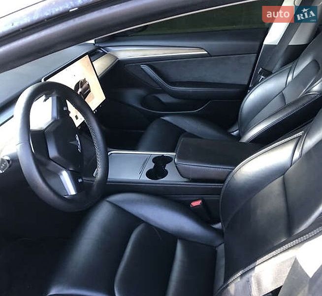Седан Tesla Model 3 2022 в Івано-Франківську
